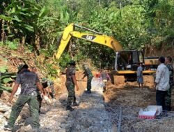 Kodim-Polres dan BPBD Kerja Bakti Tanam Pohon, Buat Bronjong dan Bersihkan Drainase di Kota Waisai