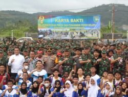 Peduli Lingkungan, Prajurit Yonmarhanlan X Ikut Karya Bakti Bersih Pantai dan Menanam Kelapa