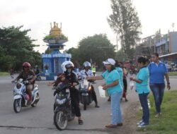 Pupuk Toleransi, WKRI DPC Raja Ampat Bagikan Takjil Kepada Umat Muslim