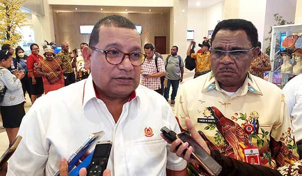 Ket: Penjabat Gubernur Papua Barat Daya, Muhammad Musa'ad memberikan keterangan pers terkait tuntut Pencaker OAP di Papua Barat Daya/R4News