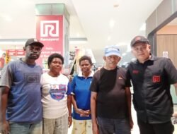 Warga Keluhkan Tumpukan Sampah Di Pinggiran Ramayana Mall Sorong