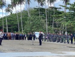 Kapolres Raja Ampat Pimpin Upacara Tabur Bunga di Pantai WTC