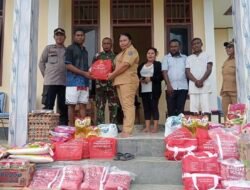 Dinsos Raja Ampat Salurkan Bantuan Makanan dan Sandang Bagi Korban Bencana Alam di Wawiyai