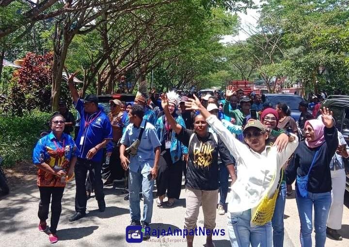 KET; Relawan dan Simpatisan Pasangan Calon Bupati dan Wakil Bupati, RUBI/dony kumuai