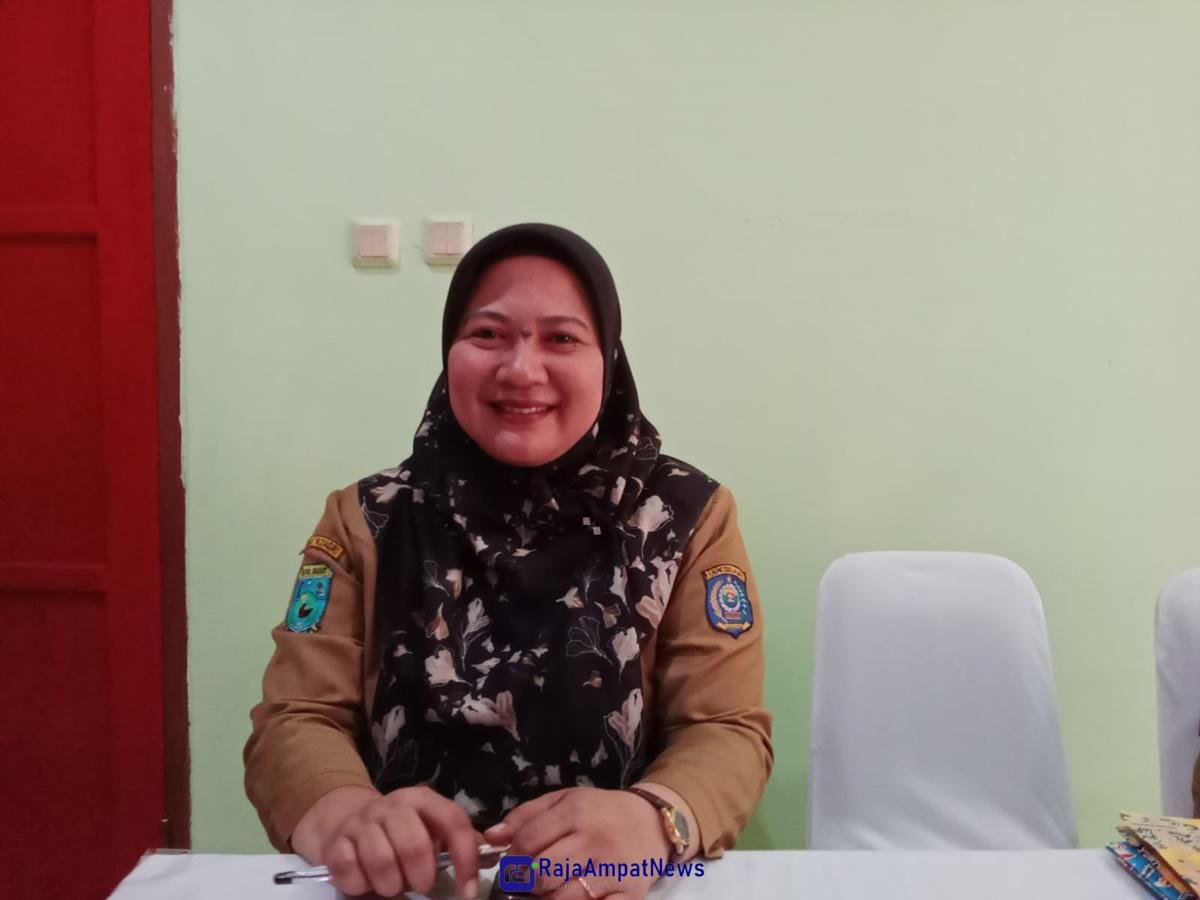 KET: Kepala Badan Kepegawaian dan Pengembangan Sumber Daya Manusia ( BKPSDM ) Kabupaten Raja Ampat, Nyoman Sari Buana, S.STP. M.Si /Dony K