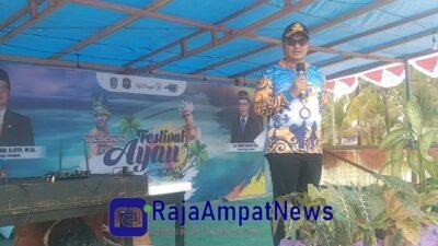 Ket: Pejabat Sementara (PjS) Bupati Raja Ampat, Anhar Akib Kadar,S,STP,M,Si memberikan sambutan pada pembukaan Festival Ayau 2024/derek M