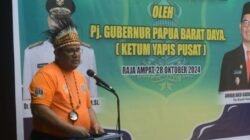 KET: Penjabat Gubernur Papua Barat Daya, Dr. Drs. Muhammad Musa’ad, M.Si sekaligus Ketua Umum YAPIS Tanah Papua memberikan sambutan pada peresmian Gedung Raudhatul Athfal (RA) Luqman El Hakim milik Yayasan Pendidikan Islam (YAPIS) di Raja Ampat, Tanah Papua/dok. Prrokopim R4