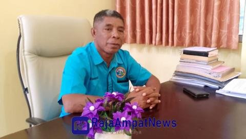 KET: Ketua Klasis Raja Ampat, Pdt. Raffles Yansen Mambrasar S.Th/foto: wartajavaindo