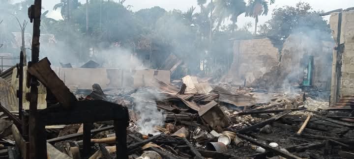 KET: Puing-puing rumah warga yang ludes terbakar di Kampung Arefi Timur-Bantanta Utara, Raja Ampat/DOk. R4News