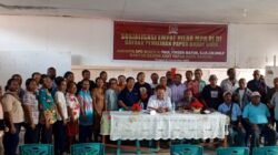 KET: Anggota DPD RI Papua Barat Daya yang sekaligus Anggota MPR RI, Paul Finsen Mayor foto bersama peserta Sosialisasi Empat Pilar Kebanggsaan yang di Kota Sorong, Sabtu (30/11/2024)/Dony K