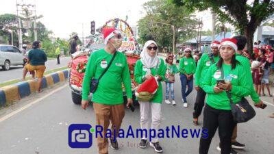 KET: Pawai Natal di Kota Sorong juga diikuti Umat Muslim sebagai bentuk toleransi dan merawat keharmonisan/Dony K