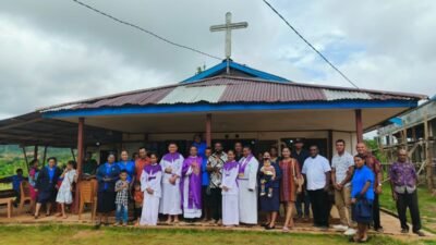 KET: Gereja Stasi St. Yoseph Freindemets, Paroki St. Arnod Yansen-Kota Sorong//FT' John Sole