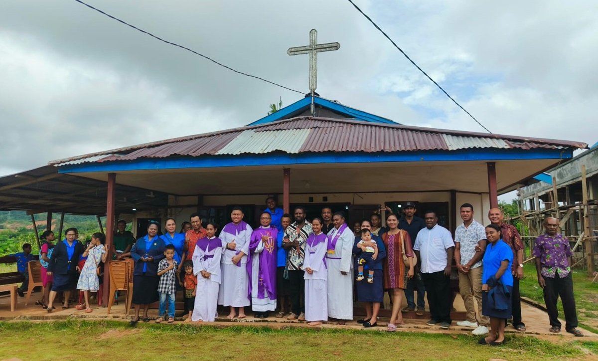 KET: Gereja Stasi St. Yoseph Freindemets, Paroki St. Arnod Yansen-Kota Sorong//FT' John Sole