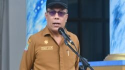 KET: Sekda Raja Ampat, Yusuf Salim memimpin apel perdana tahun kerja 2025 di Raja Ampat/Ft.Penta N.Juwita