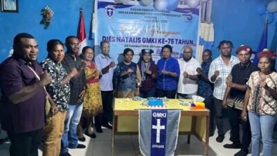 KET: oto Bersama Kader GMKI Cabang Soron, Alumni serta ketua ketua OKP yang hadir pada Saat Perayaan DIES NATALIS GMKI KE 75 Tahun/FT. Dony Kumuai/R4News.