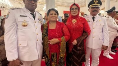 KET: Bupati Raja Ampat Orideko Iriano Burdam, dan Wakil Bupati Mansyur Syahdan didampingi istri usai dilantik Presiden Republik Indonesia (RI) ke 8 H.Prabowo Subianto di Istana Kepresidenan Jakarta, Kamis (20/2/2025)/FT. Derek Mambrasar.