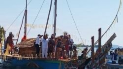 Bupati dan Wakil Bupati Raja Ampat Terpilih, ORMAS, Disambut Prosesi Adat di Perairan Saonek Mondey, Cerminkan Budaya Raja Ampat