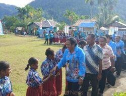 Ketua TP-PKK PBD Kunjungi SD YPK Sion Warsambin, Serahkan Bantuan dan Dukung UMKM Perempuan