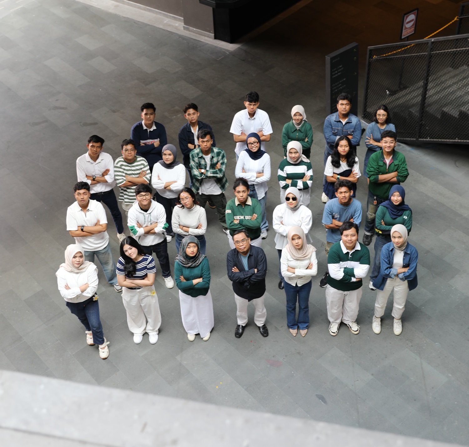 Ket: 29 Mahasiswa UGM dari berbagai fakultas yang siap melaksanakan KKN-PPM tahun 2025 di Kota Waisai, Raja Ampat/Foto: dok. UGM