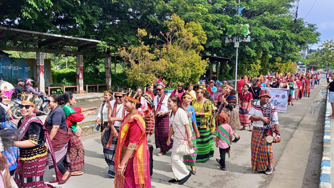 KET: Ikatan NTT Raja Ampat salah satu peserta Karnaval Budaya menyambut HUT ke-22 Raja Ampat, yang meraih juara III kategori umum/dok.Ikatan NTT-Raja Ampat