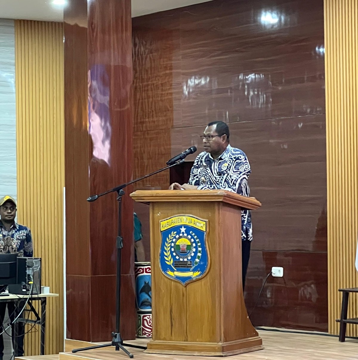 Ket: Bupati Raja Ampat, Orideko Iriano Burdam, S.IP, MM, M.Ec.Dev