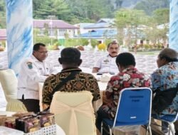Bupati dan Wakil Bupati Raja Ampat Buka “Teras Layanan”: Terima Aspirasi Masyarakat Hingga Malam Hari