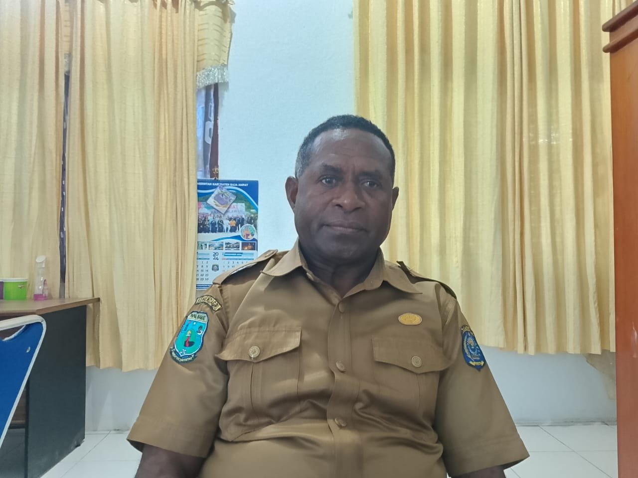 KET: Feliks Duwit,SE.MM Plt. Kepala Badan Kesatuan Bangsa dan Politik (KESBANGPOL) Raja Ampat/fOTO: Doni Kumuai