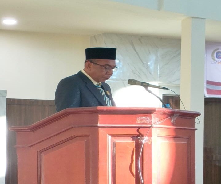 Ket: Anwar Kopong, Wakil Ketua Fraksi Gerakan Indonesia Karya (Gerinda- Golkar) membacakan pandangan akhir fraksi pada sidang Paripurna V DPRK Raja Ampat dalam rangka pengesahan LKPJ Bupati Tahun Anggaran 2024. Pada kesempatan itu, Fraksi Gerakan Indonesia Karya mendukung penuh percepatan pemekaran DOB Raja Ampat Selatan/Foto: Dok. Sekwan DPRK Raja Ampat