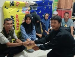 Remaja Masjid Agung dan Distrik Kota Waisai Salurkan Bantuan kepada Korban Kebakaran