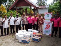 Peringati HUT Bhayangkara ke-79, Kapolres Raja Ampat Pimpin Bakti Religi dan Bansos di Kampung Saonek