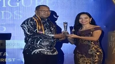Bupati Raja Ampat Raih Penghargaan Pemimpin Paling Inovatif dalam Pelayanan Publik pada Indonesia Future Figure Award 2025