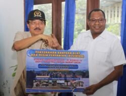 Anggota DPR RI Robert J Kardinal Serahkan Bantuan Pertanian di Raja Ampat, Dorong Kemandirian Pangan dan Penguatan Kelompok Usaha