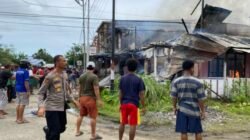 BREAKING NEWS: Kebakaran Terjadi di Waisai: Warga dan Aparat Bertarung Lawan Api dengan Ember dan Selang
