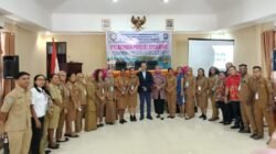 Ket: Peserta pelatihan public speaking bagi Aparatur Sipil Negara (ASN) di lingkungan Pemerintah Kabupaten Raja Ampat foto bersama pemateri atau narasumber disela-sela acara/Foto: Dony K/RajaAmpatNews