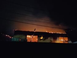 BREAKING NEWS: Kebakaran Hebat Hanguskan Sebuah Rumah di Kompleks Kobe Oser, Waisai Raja Ampat