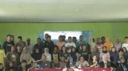 Ket: Tim KKN PPM UGM "Raja Ampat Berkisah" 2025dan Himpunan Pramuwisata Indonesia (HPI) foto bersama pada pelatihan bagi calon pramuwisata Pulau Jefman/Dok. Tim KKN UGM Jefman-Raja Ampat
