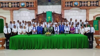 Ket: Panitia Kongres II Forum Generasi Muda (FGM) Gereja Kristen Injili (GKI) di Tanah Papua yang dilantik Minggu 27 Juli 2025. Kongres II FGM GKI di Tanah Papua tersebut akan dilaksanakan Bulan Oktober 2025/Foto: Dok. Panitia/RajaAmpatNews