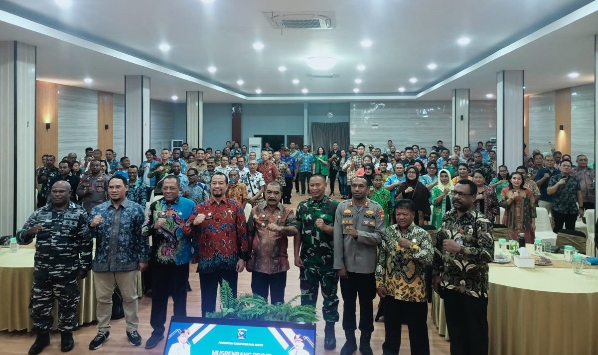 Ket: Foto bersama tamu undangan dan peserta Musrembang RPJMD 2025-2029 Raja Ampat yang berlansung di Aula Bappeda, Kamis (24/7/2025)/Foto: Gusty/RajaAmpatNews