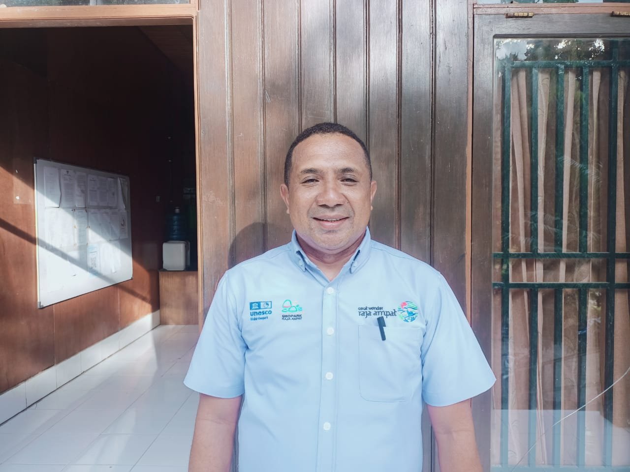 Ket: Kepala Dinas Lingkungan Hidup (DLH) Kabupaten Raja Ampat, Marthen Luther Bartholomeus, ST., M.Si/foto: Gusty/RajaAmpatNews