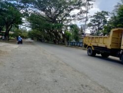 Dishub Raja Ampat Diminta Tertibkan Truk Tanah yang Timbulkan Debu di Jalan Kota Waisai
