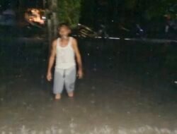 Hujan Deras melanda Kota Waisai, Sejumlah Titik Strategis dan Pemukiman Warga Terendam Banjir