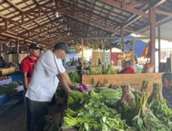 Bupati Orideko: ASN Harus Jadi Teladan dengan Belanja di Pasar Snun Bokur