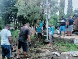 Pasca Banjir, Warga dan UPTD Pengelolaan Lingkungan Raja Ampat Gotong Royong Bersihkan Drainase
