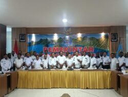 Pemkab Raja Ampat Gelar Rapat Persiapan Pilkakam: Bupati Tekankan Kepala Kampung Harus Punya Visi dan Program Nyata