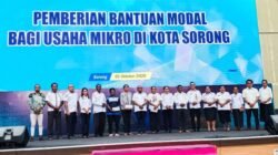 Dorong Pertumbuhan Usaha Kecil, Wali Kota Sorong  Salurkan Bantuan Modal ke 100 Pelaku UMKM