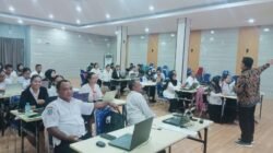Ket: Peserta pelatihan multimedia pembelajaran bagi guru-guru agama lintas agama di Kabupaten Raja Ampat yang diselenggarakan Balai Diklat Keagamaan Papua (BDK Papua) di Aula Kantor Bappeda Raja Ampat Rabu (1/10/2025)/Foto: Agustinus G/RajaAmpatNews