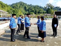 Momentum HUT Ke-54 KORPRI di Raja Ampat, Bupati Serahkan Piagam Penghargaan dan Satyalancana Karya Satya