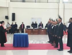 Rapat Paripurna Istimewa DPRK Raja Ampat Enam Anggota Jalur Otsus Resmi Diambil Sumpah untuk Periode 2024–2029