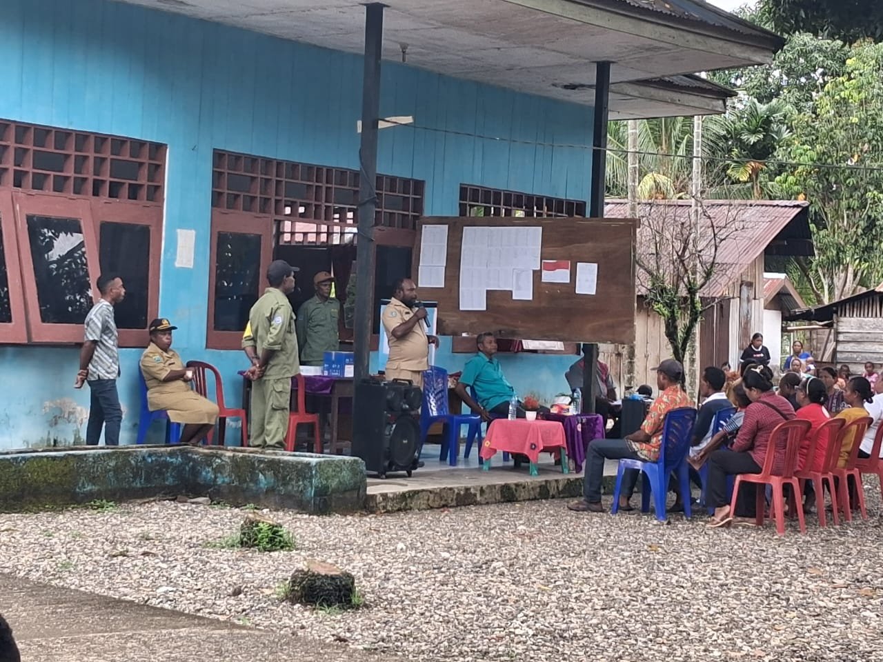 Ket: Proses Pemilihan Kepala Kampung Wailebet, Distrik Batanta Selatan, Kabupaten Raja Ampat, resmi memasuki tahapan pencoblosan pada Senin, 24 November 2025/dok.RajaAmpatNews.