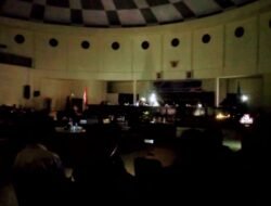 Lampu Padam di Gedung Megah DPRK Raja Ampat: Paripurna APBD 2026 Berlangsung dalam Gelap karena Tak Ada Genset